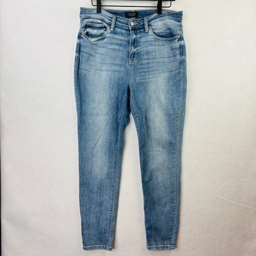 Judy Blue Relaxed Fit Jeans Women’s Size 15 / 32 Light Wash Stretch Denim